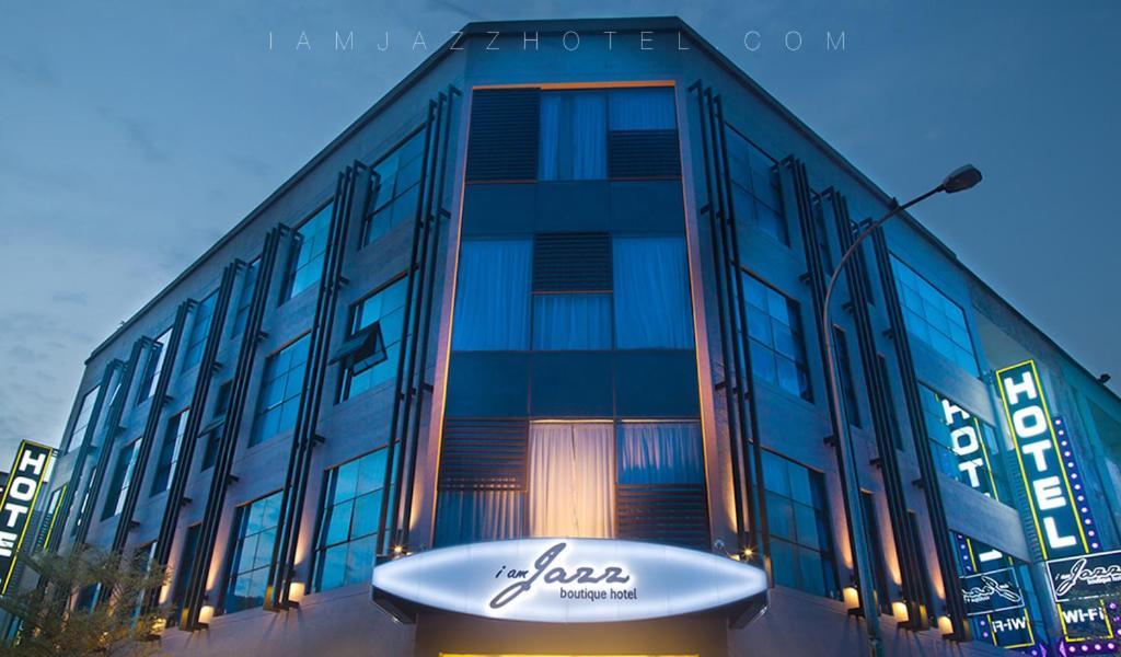 I Am Jazz Hotel 3*