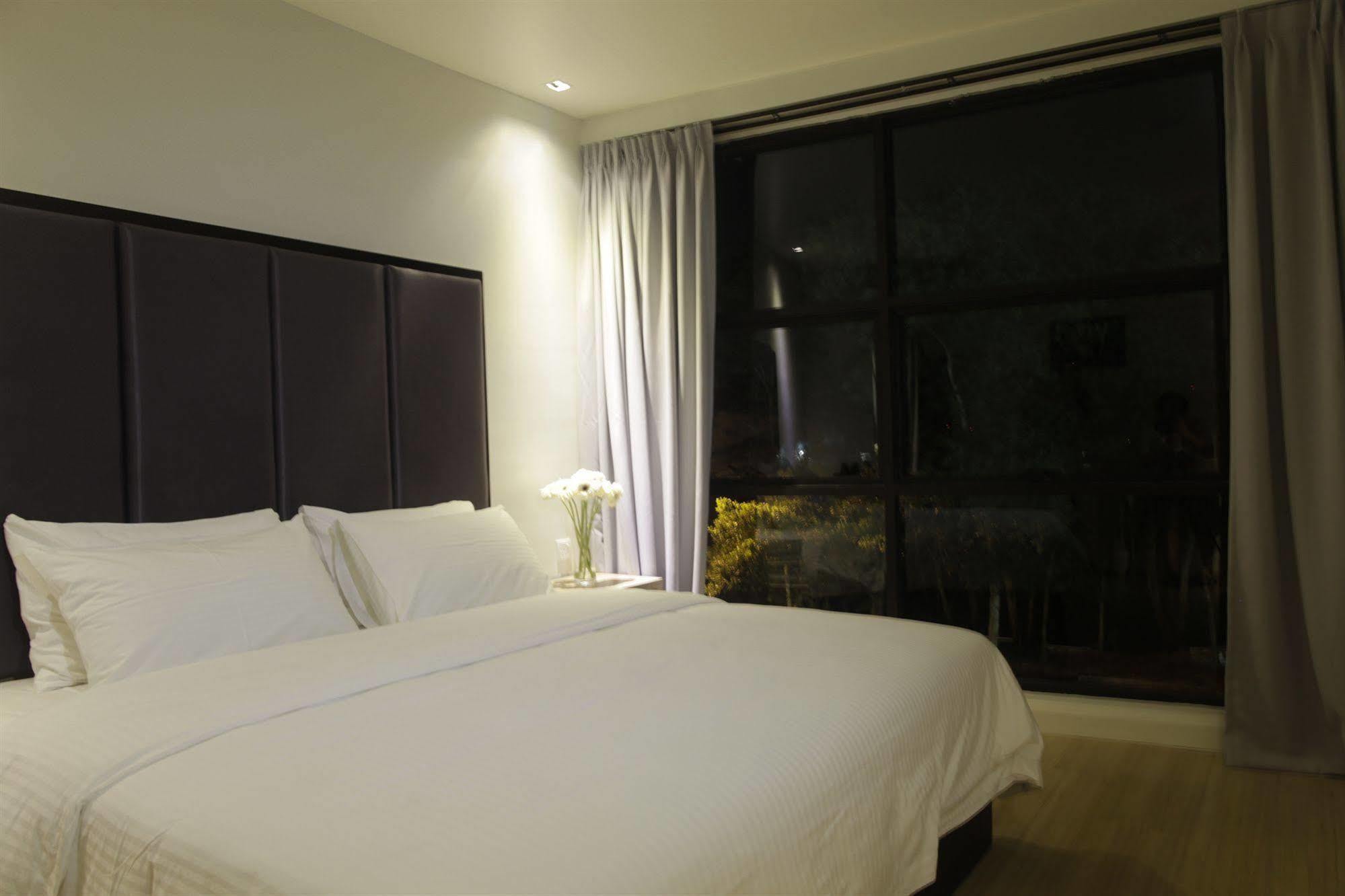 I Am Jazz Hotel